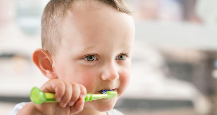 Oczyszczanie jamy ustnej dziecka